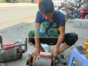 Thợ sửa máy bơm nước Thuận An